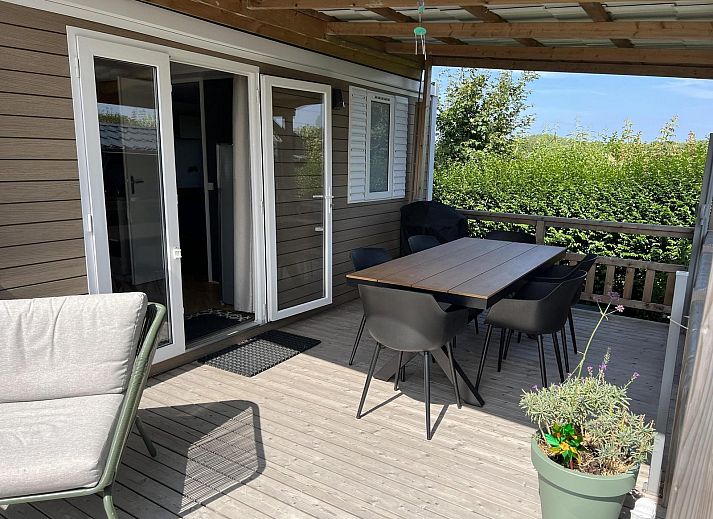 VZ1147 Vakantiechalet in Oostkapelle met ruime veranda in Walcheren, Zeeland.