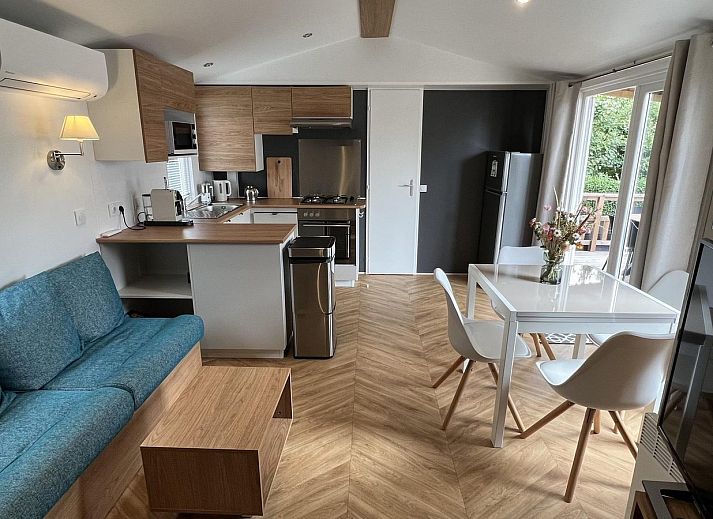 Zonnig terras bij VZ1147 Vakantiechalet in Oostkapelle, Walcheren, Zeeland.