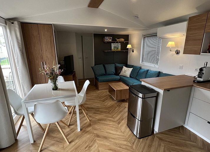 Zonnig terras bij VZ1147 Vakantiechalet in Oostkapelle, Walcheren, Zeeland.