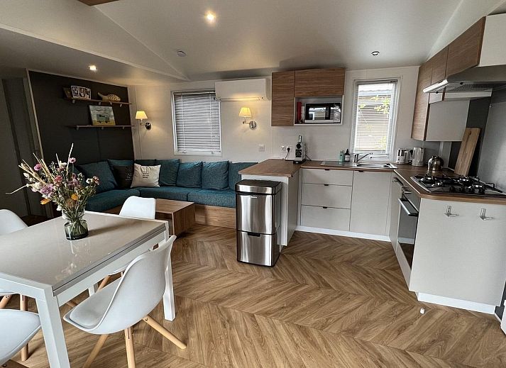 Zonnig terras bij VZ1147 Vakantiechalet in Oostkapelle, Walcheren, Zeeland.