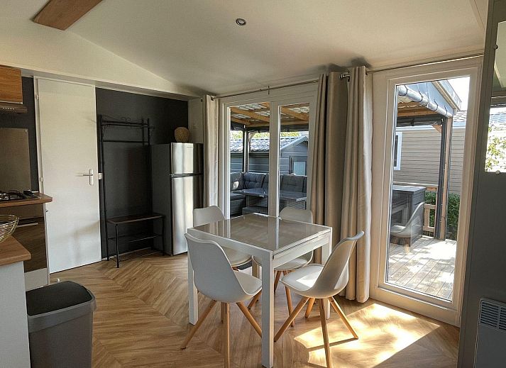 Gezellige terrasruimte van VZ2332 Vakantiechalet in Oostkapelle, Walcheren, Zeeland.