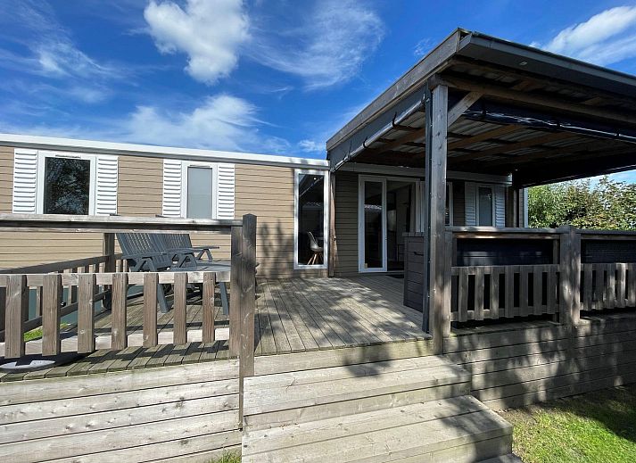 Moderne woonkamer in VZ2332 Vakantiechalet in Oostkapelle, Walcheren, Zeeland.