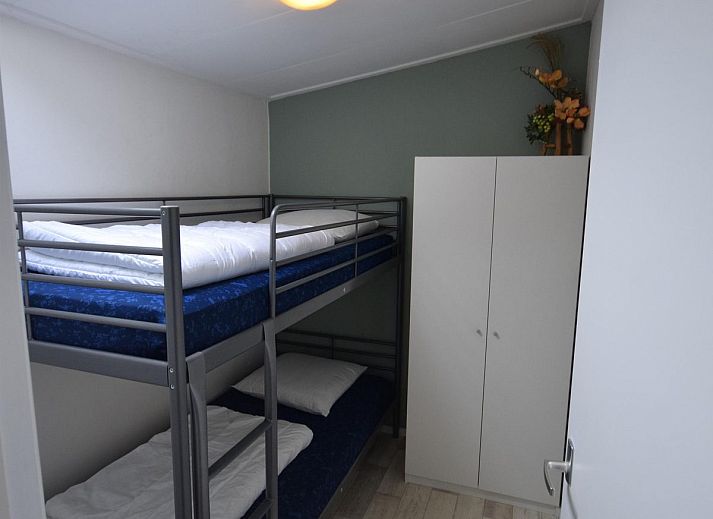 VZ1091 Vakantiehuis in Oostkapelle, gezellige voortuin met groen in Walcheren, Zeeland.