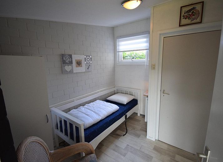 VZ1091 Vakantiehuis in Oostkapelle, gezellige voortuin met groen in Walcheren, Zeeland.