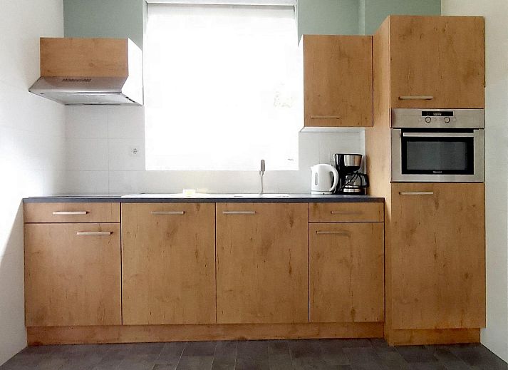 VZ1091 Vakantiehuis in Oostkapelle, comfortabele zithoek met veel licht in Walcheren, Zeeland.