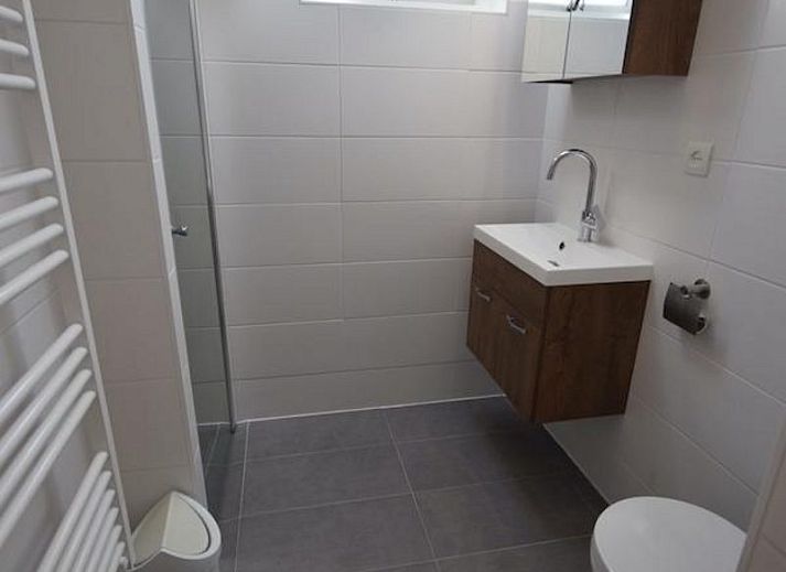 VZ1091 Vakantiehuis in Oostkapelle, comfortabele zithoek met veel licht in Walcheren, Zeeland.