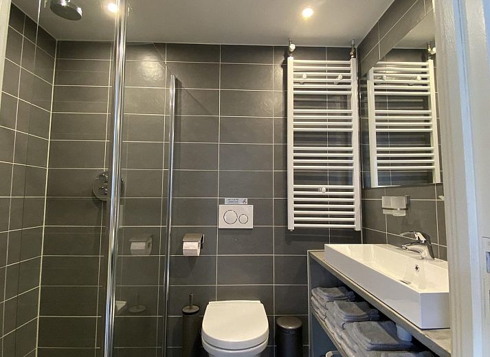 Ueberdachte Terrasse am VZ831 Ferienhaus Oostkapelle, ideal zum Entspannen in Oostkapelle.