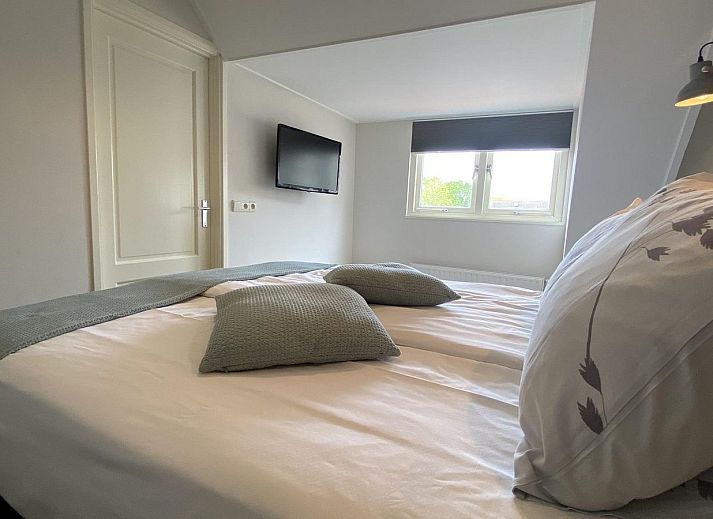 Helles Wohnzimmer in VZ831 Ferienhaus Oostkapelle, Walcheren, mit gemuetlicher Sitzecke.