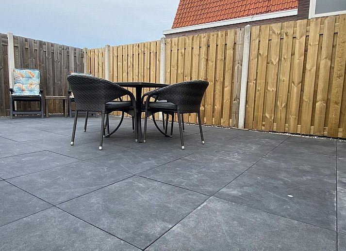 Stilvolles Esszimmer in VZ831 Ferienhaus Oostkapelle, ideal fuer gemuetliche Mahlzeiten in Zeeland.