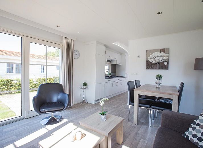 VZ983 Ferienchalet in Oostkapelle mit gruenem Garten und Terrasse in Walcheren, Zeeland.