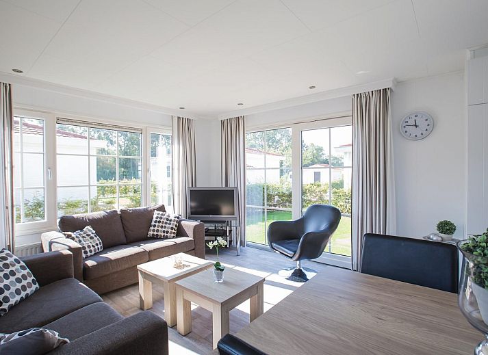 VZ983 Ferienchalet in Oostkapelle mit gruenem Garten und Terrasse in Walcheren, Zeeland.