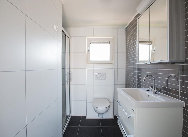 Essecke in VZ983 Ferienhaus in Oostkapelle, Walcheren, mit moderner Einrichtung.