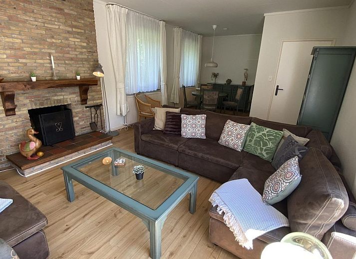 Zonnig terras bij VZ1007 Vakantiebungalow in Oostkapelle, Walcheren, Zeeland.