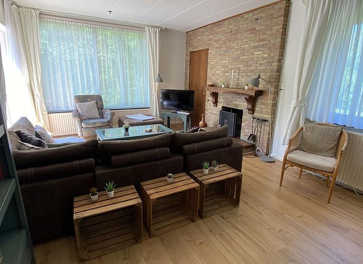 Zonnig terras bij VZ1007 Vakantiebungalow in Oostkapelle, Walcheren, Zeeland.