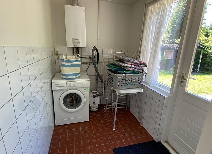 Gezellige zithoek op terras van VZ1007 Vakantiebungalow, Oostkapelle, Zeeland.