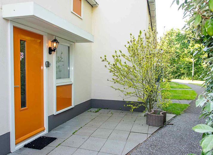 Gemuetliche Sitzecke auf der Terrasse des Ferienhauses ZE1402 in Oostkapelle, Walcheren, Zeeland.