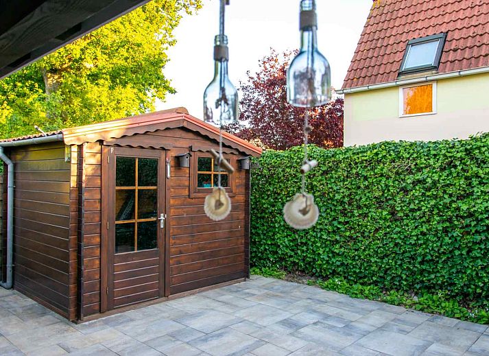Schlafzimmer im Ferienhaus ZE1402 in Oostkapelle, Walcheren, Zeeland mit stimmungsvollem Strandthema.