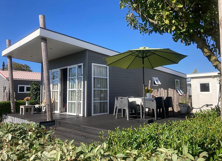 ZE1593 vakantiehuis in Oostkapelle met zonnig terras en groene omgeving op Walcheren, Zeeland.