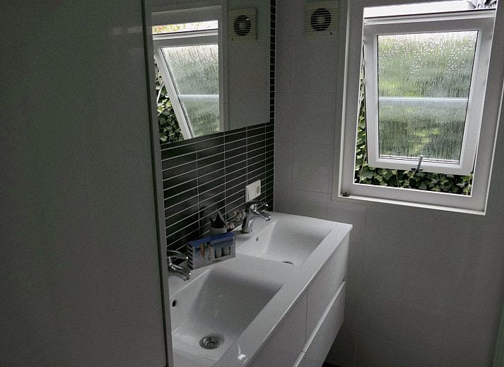 ZE1593 vakantiehuis in Oostkapelle met zonnig terras en groene omgeving op Walcheren, Zeeland.