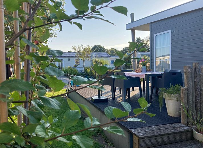 ZE1593 vakantiehuis in Oostkapelle langs schilderachtig pad, Walcheren, Zeeland.