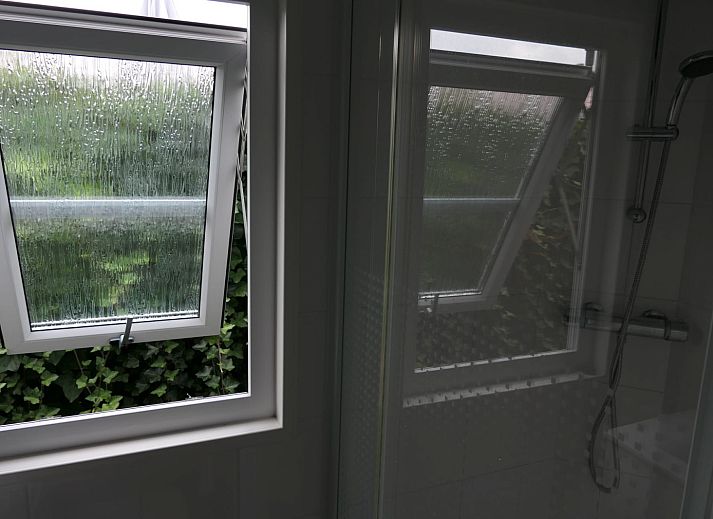 Stijlvolle eetruimte in ZE1593 vakantiehuis, Oostkapelle, Walcheren, ideaal voor gezellige maaltijden.