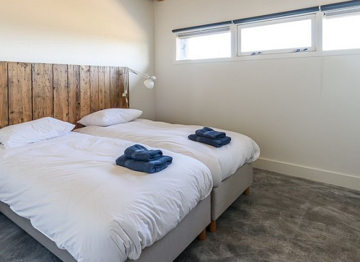 Hoeve Plantlust: Barn left in Oostkapelle, Zeeland, met rustieke architectuur en groene omgeving.