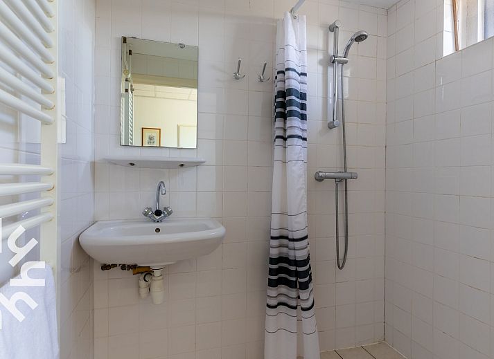 Vakantiehuis ZE187 in Oostkapelle, Zeeland met charmante voorgevel en landelijke omgeving.