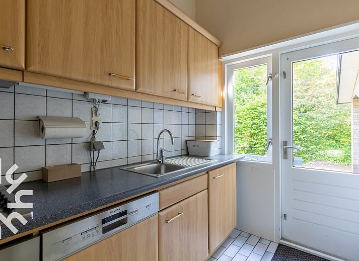 Geraeumige Halle des Ferienhauses ZE624 in Oostkapelle, Walcheren, Zeeland.