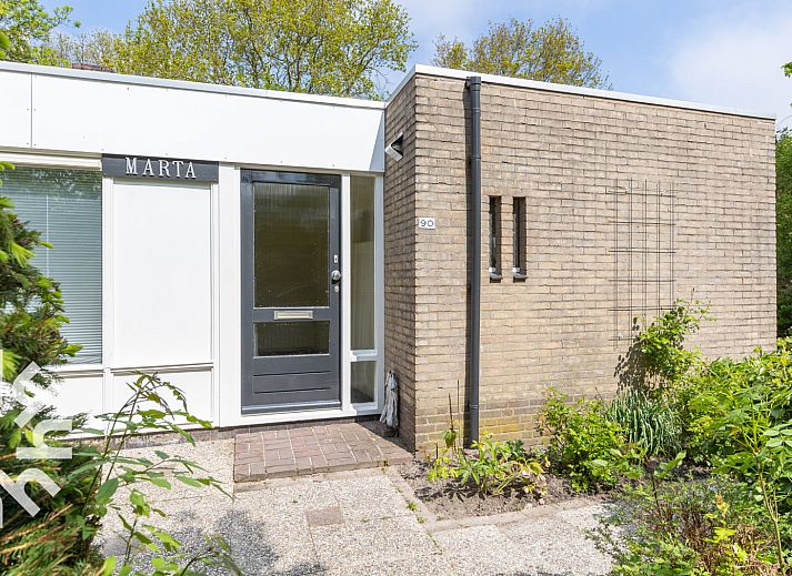 Voordeur van vakantiehuis ZE242 in Oostkapelle, Walcheren, Zeeland.