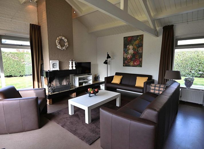 Joossesweg 194 bungalow in Westkapelle, Zeeland with sunny terrace and garden.