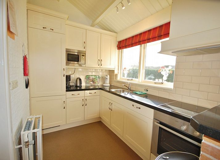 Cozy living room of Joossesweg 194 vacation home in Westkapelle, Walcheren.