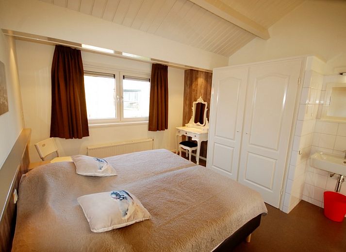 Cozy living room of Joossesweg 194 vacation home in Westkapelle, Walcheren.