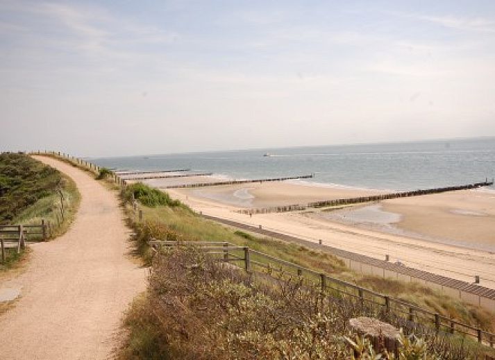 Dining area in Joossesweg 194 vacation home, Westkapelle, Walcheren.
