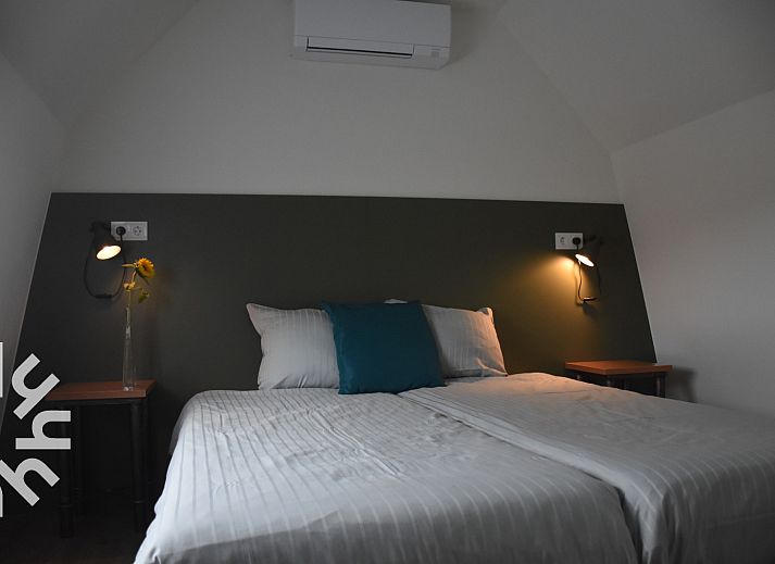 Modernes Badezimmer mit Dusche im Ferienhaus ZE732 in Westkapelle, Walcheren, Zeeland.