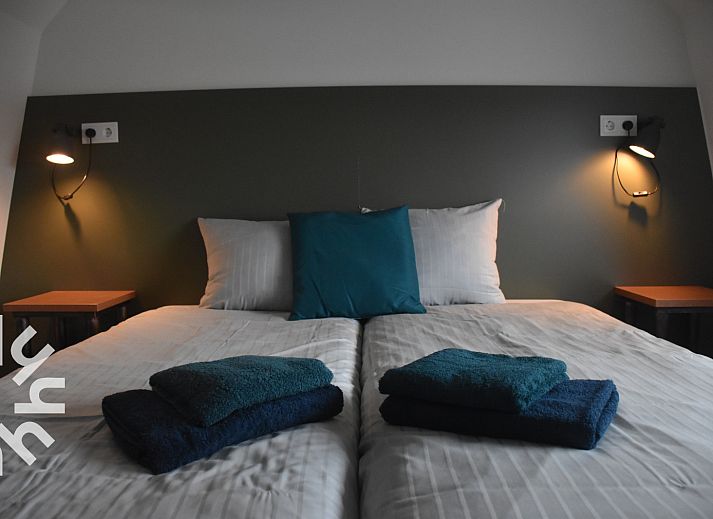 Modernes Badezimmer mit Dusche im Ferienhaus ZE732 in Westkapelle, Walcheren, Zeeland.