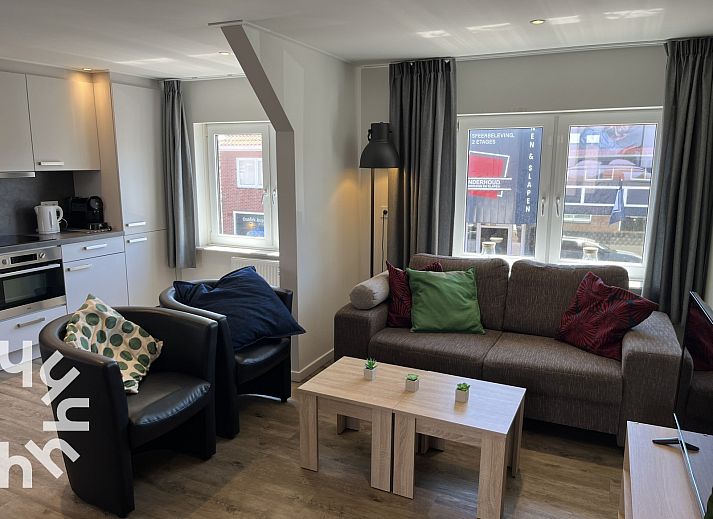 Modern bathroom in vacation home ZE927, Westkapelle, Walcheren, with sink and towel radiator.