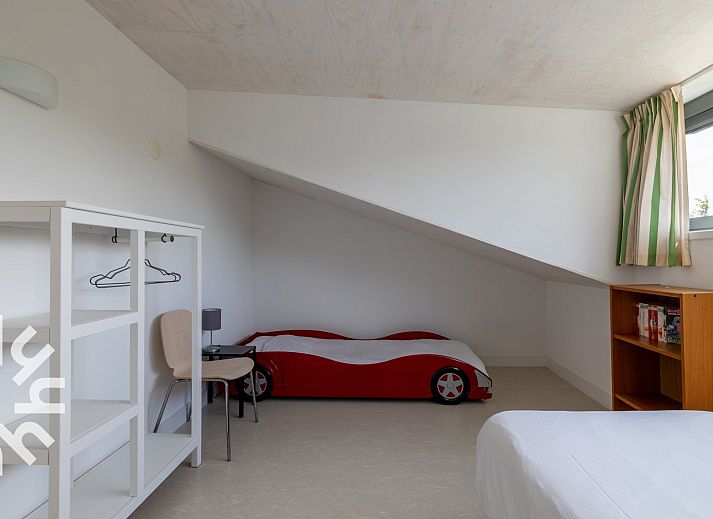 Moderne vakantiehuis ZE263 in Westkapelle, Walcheren met ruime tuin en glazen gevels.