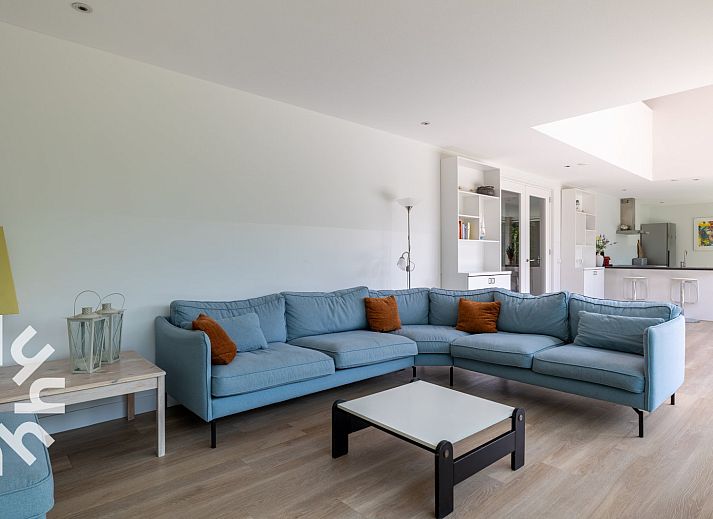 Lichte zolderkamer in vakantiehuis ZE263, Westkapelle met schuine dakramen.