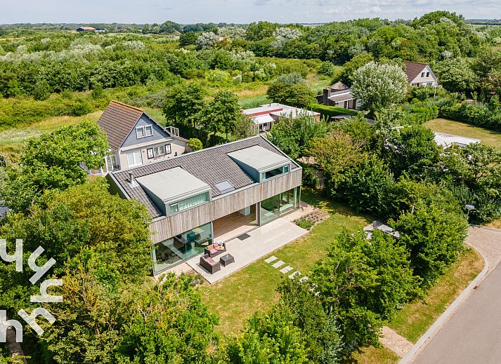Lichte zolderkamer in vakantiehuis ZE263, Westkapelle met schuine dakramen.