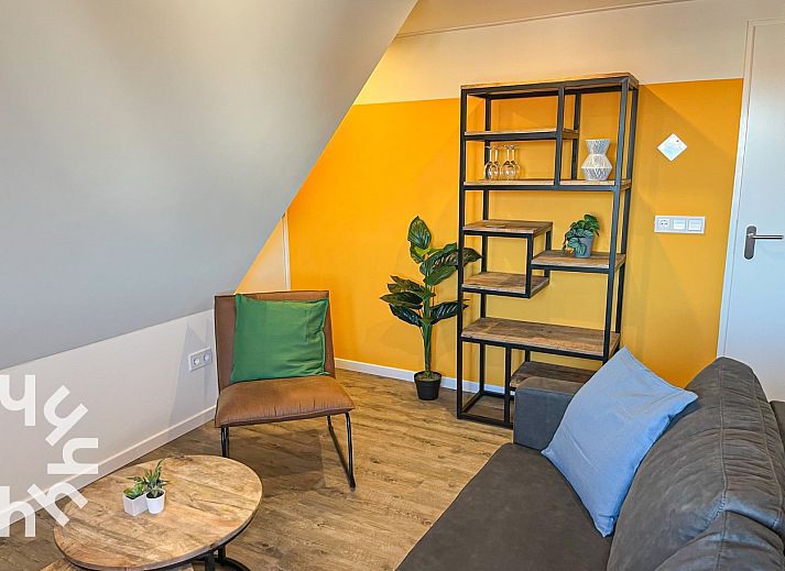 Comfortable bedroom in ZE1315 vacation home, Westkapelle, Walcheren, Zeeland with double bed and colorful pillows.