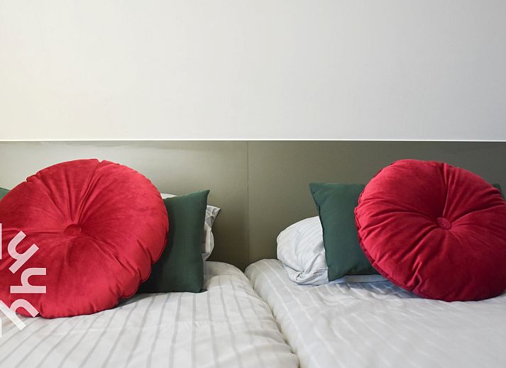 Comfortable bedroom in ZE1315 vacation home, Westkapelle, Walcheren, Zeeland with double bed and colorful pillows.