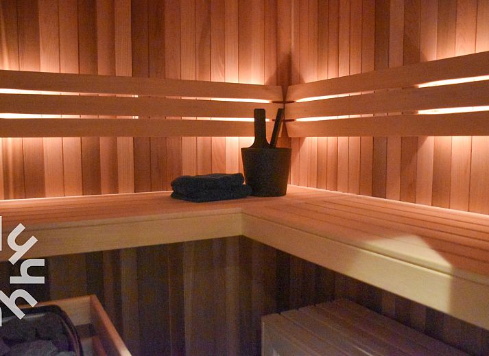 Comfortable bedroom in ZE1315 vacation home, Westkapelle, Walcheren, Zeeland with double bed and colorful pillows.