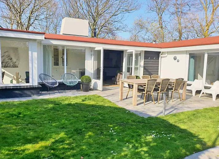 Verblijf 620343 • Vakantiewoning Walcheren • Sfeervolle 6-persoons vakantiebungalow onderaan de duinen