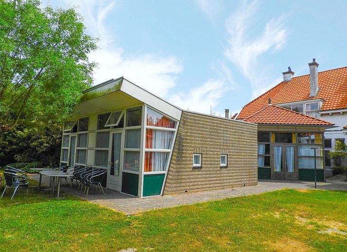 VZ132 Group accommodation Westkapelle, vacation home with spacious front yard in Westkapelle, Walcheren, Zeeland.