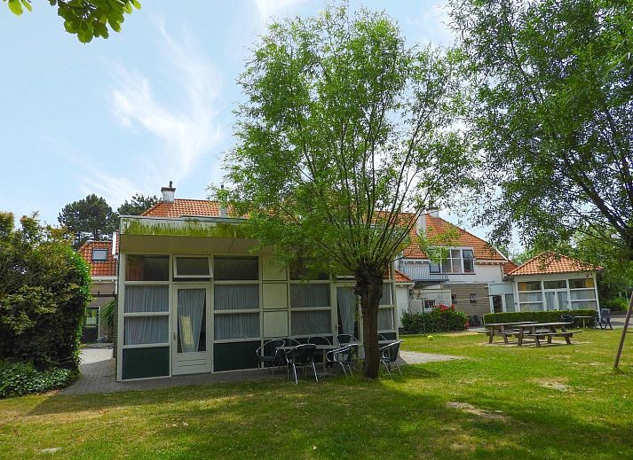 VZ132 Group accommodation Westkapelle, vacation home with spacious front yard in Westkapelle, Walcheren, Zeeland.