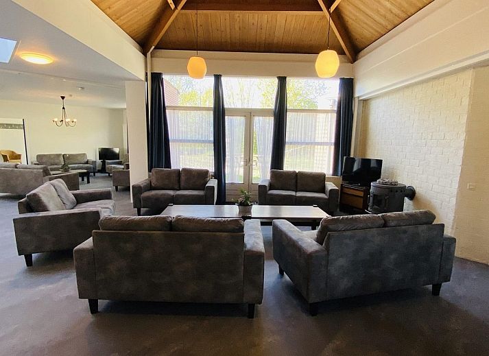 VZ132 Group accommodation Westkapelle, charming vacation home with red roof tiles in Westkapelle, Walcheren, Zeeland.