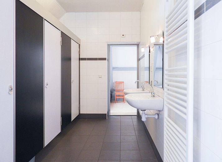 VZ132 Group accommodation Westkapelle, playground in the garden of the vacation home in Westkapelle, Walcheren, Zeeland.