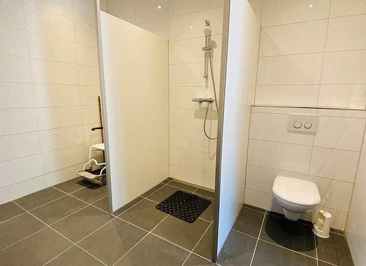 Side view of VZ131 Group accommodation Westkapelle, vacation home surrounded by greenery in Walcheren.