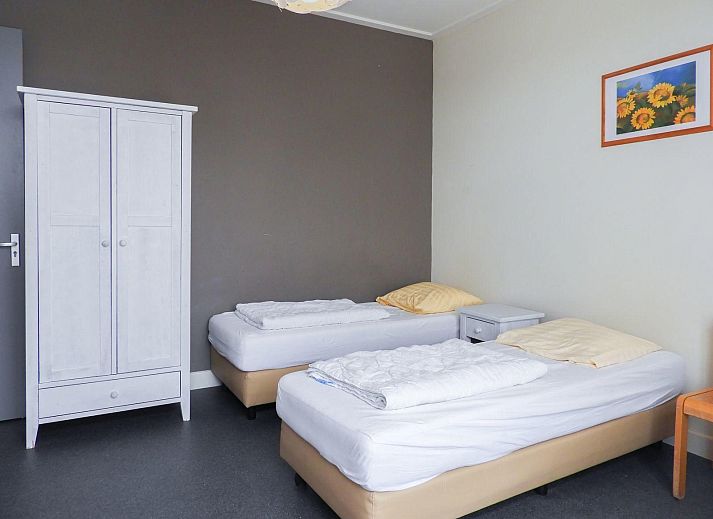 Side view of VZ131 Group accommodation Westkapelle, vacation home surrounded by greenery in Walcheren.