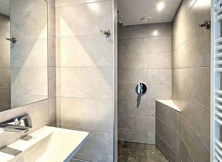 Entspannende Sauna im Apartment Beach House Westkapelle 107.5 in Westkapelle, Walcheren, Zeeland, perfekt fuer Wellness.